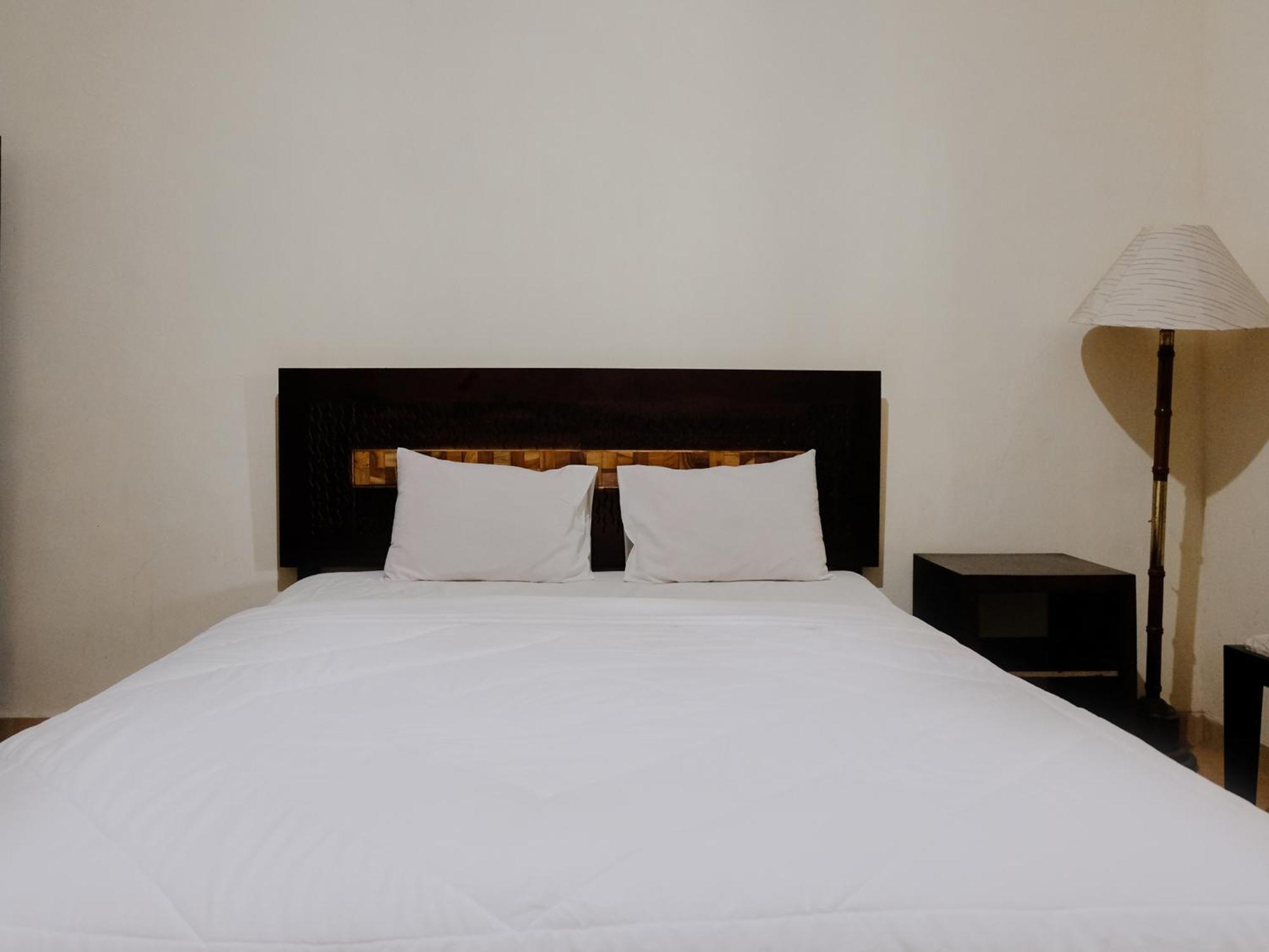 Hotel Mahkota Plengkung By Ecommerceloka Banyuwangi  Quarto foto