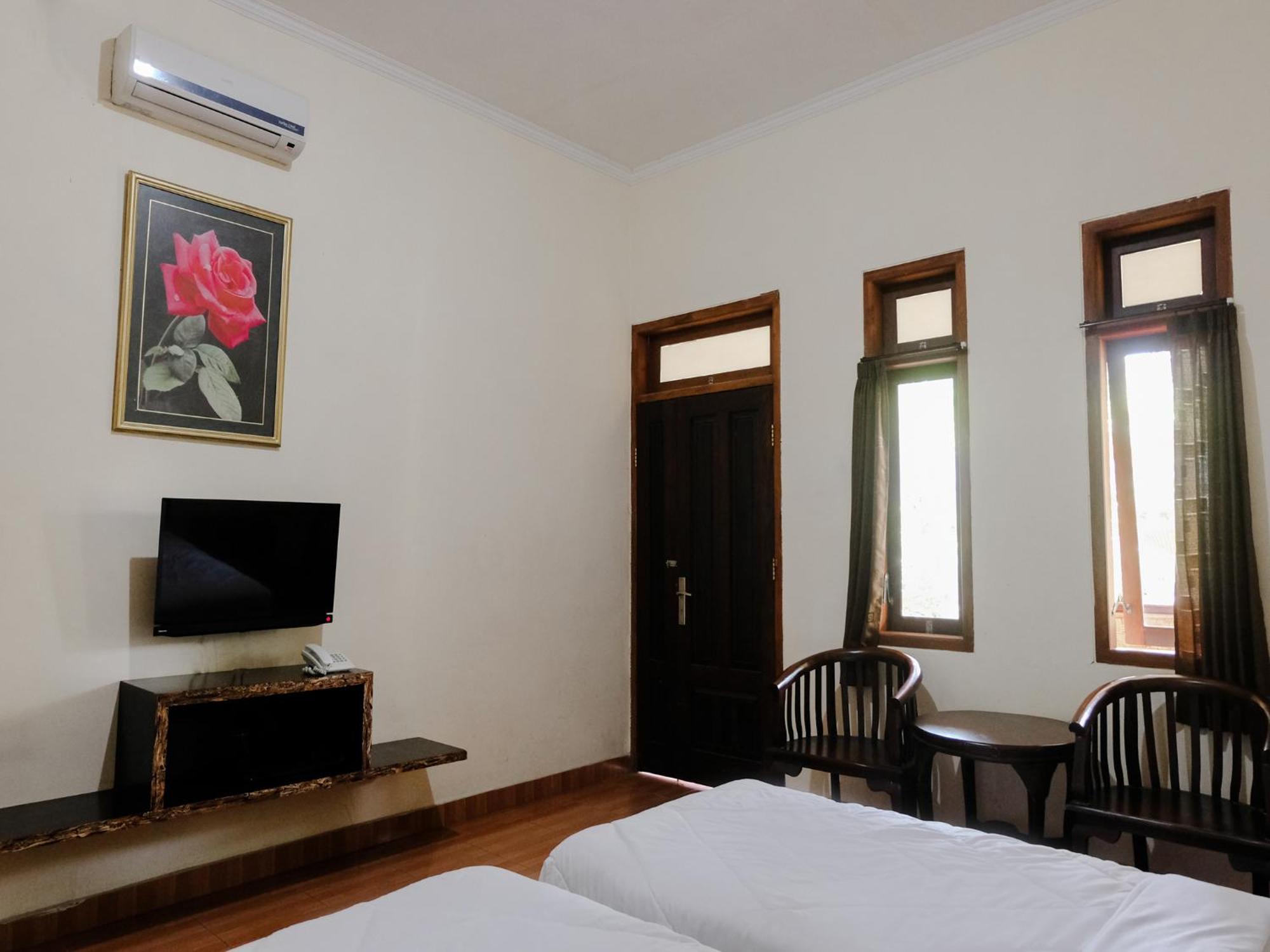 Hotel Mahkota Plengkung By Ecommerceloka Banyuwangi  Quarto foto