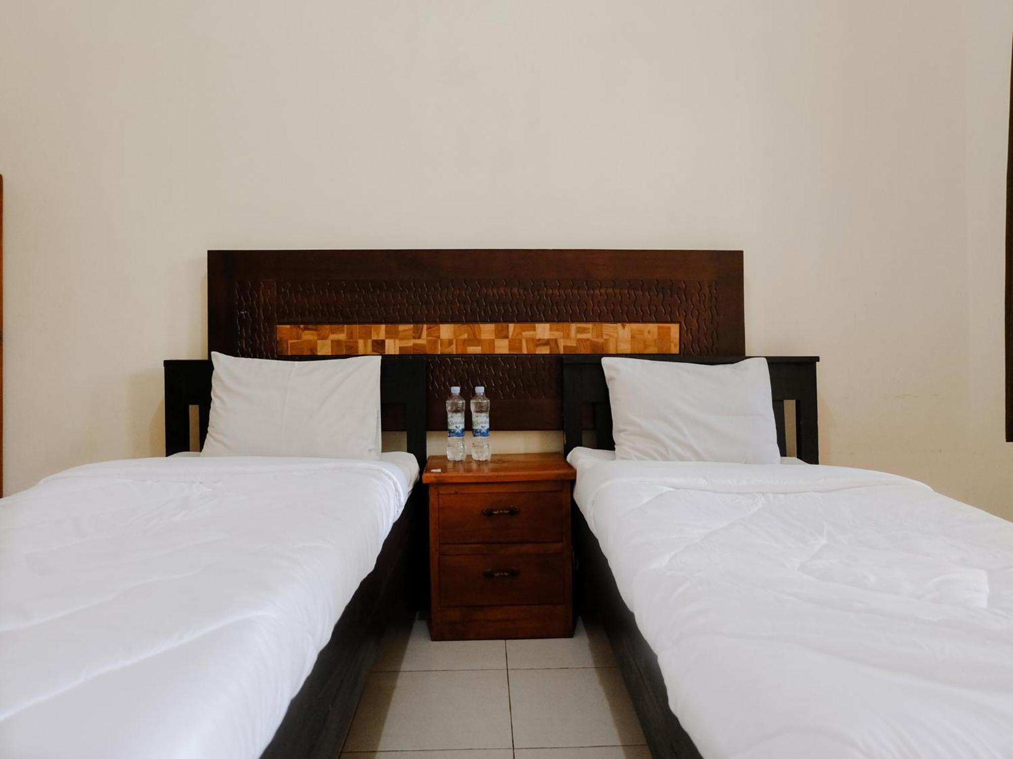 Hotel Mahkota Plengkung By Ecommerceloka Banyuwangi  Quarto foto