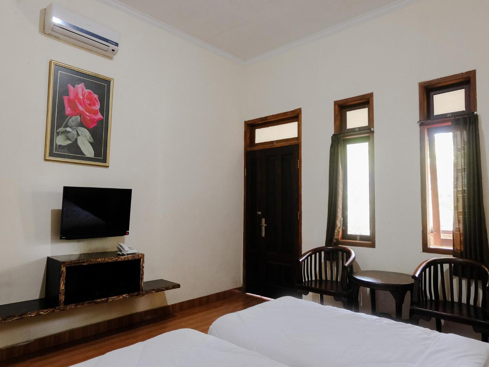 Hotel Mahkota Plengkung By Ecommerceloka Banyuwangi  Quarto foto