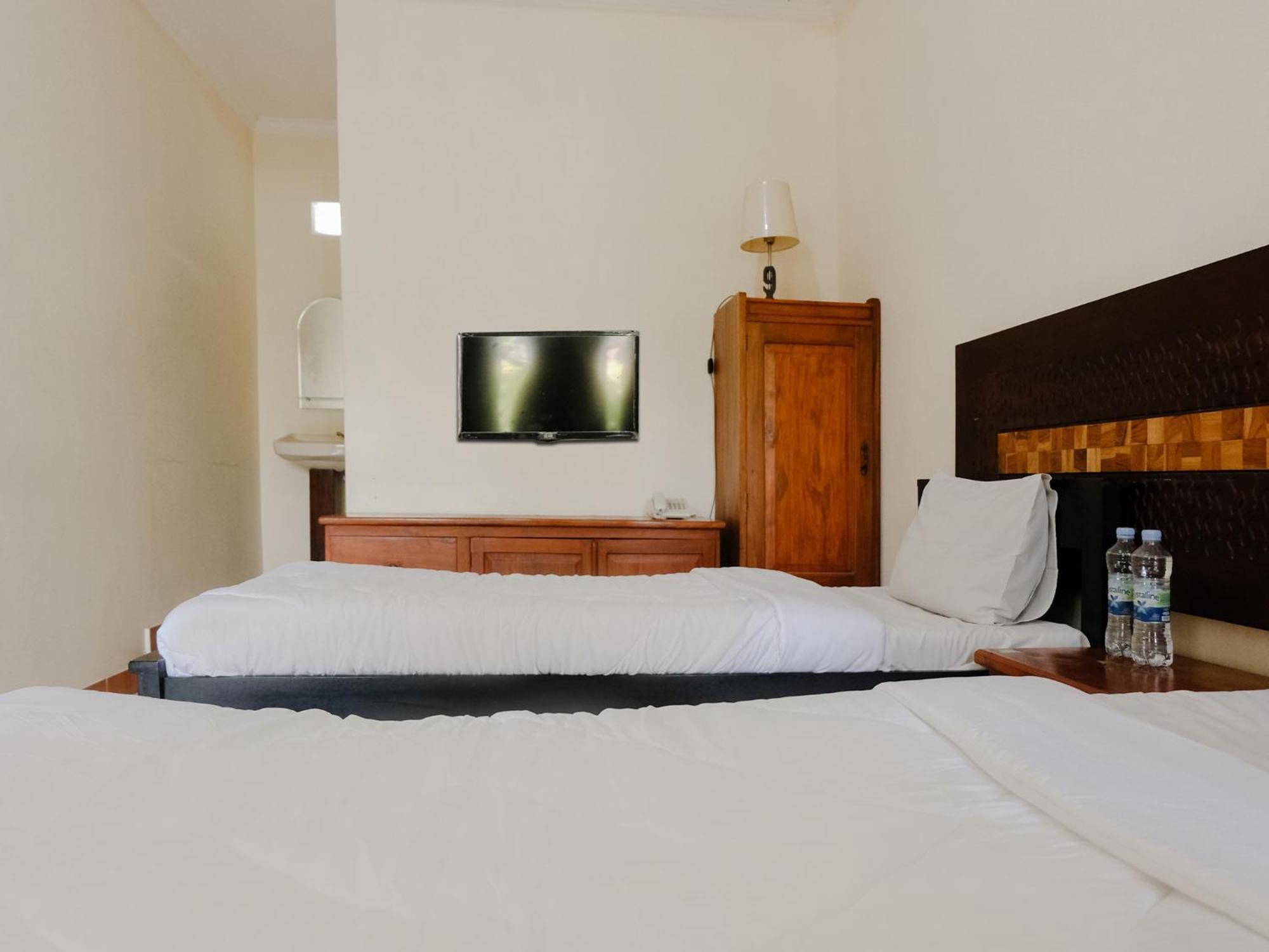 Hotel Mahkota Plengkung By Ecommerceloka Banyuwangi  Quarto foto